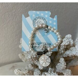 T.JAZELLE Silver and White Pearl Stretch Beaded Bracelet with Snowflake Charm